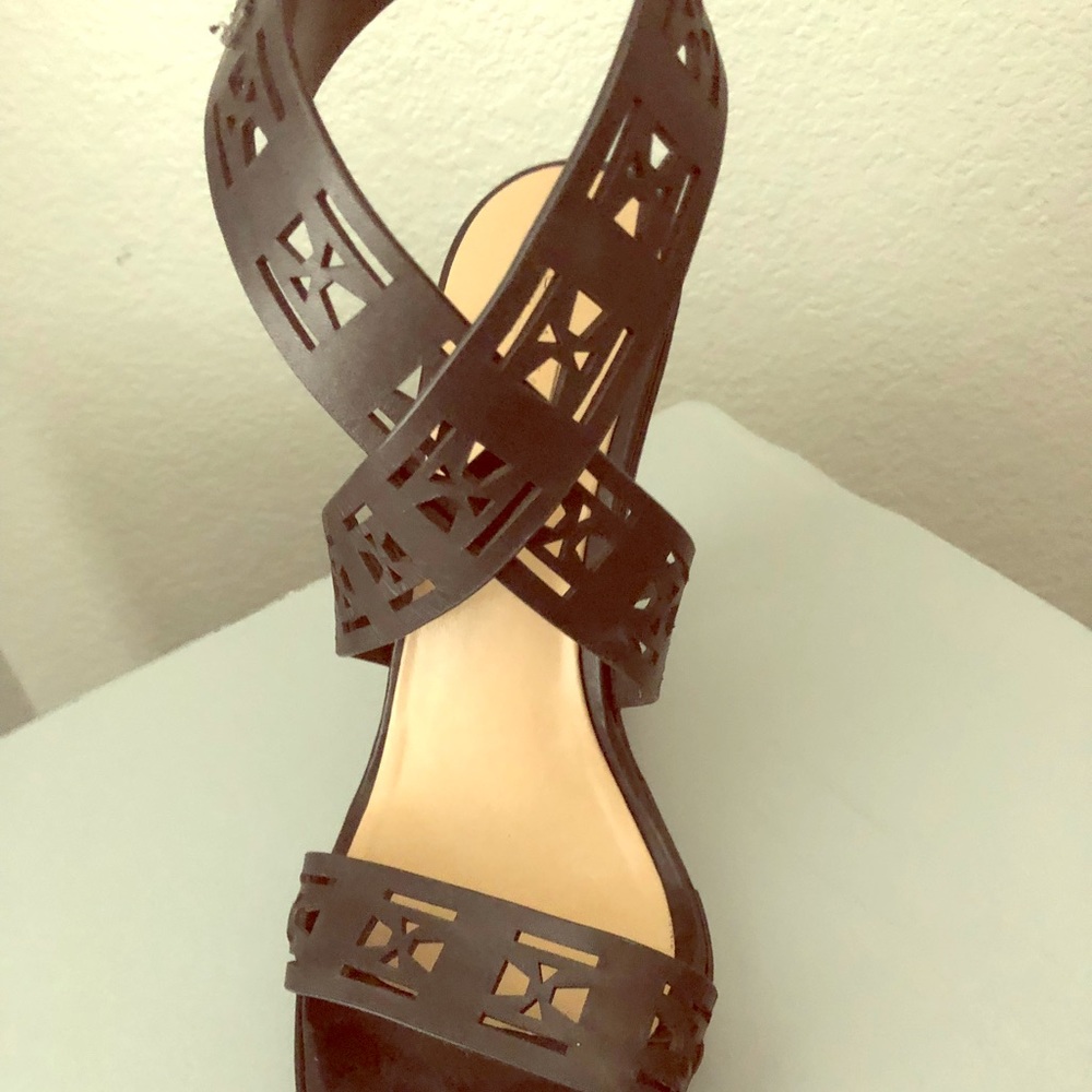 BCBG Maxazria leather cutout wedges size 9.5
